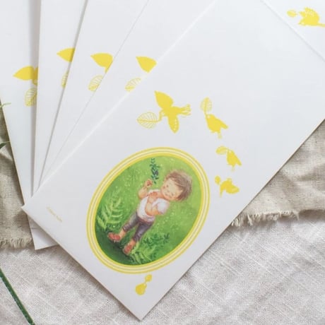 洋6タテ封筒　花を持つ子ども