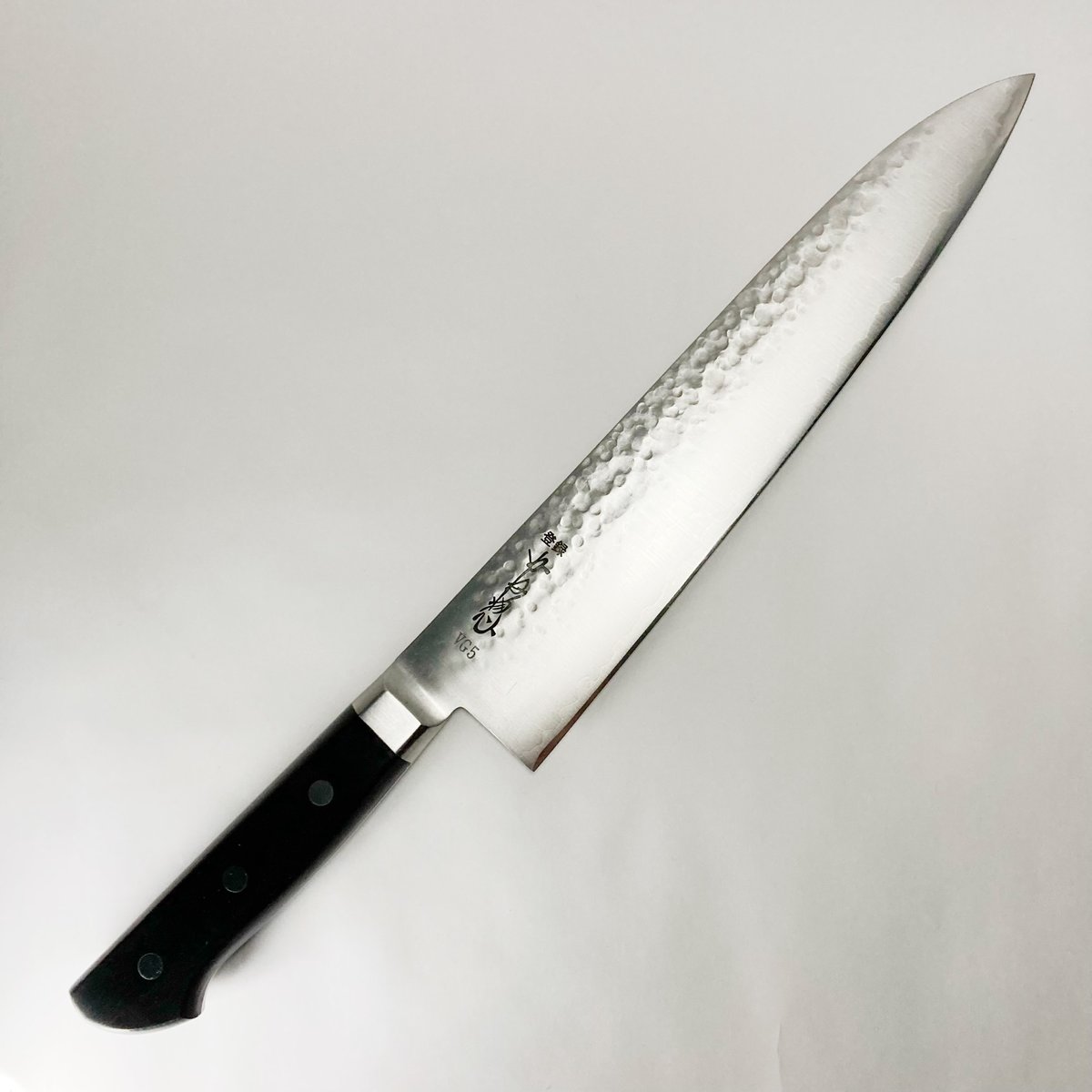 牛刀 ステンレス鋼 VG5 8寸(240mm) 鎚目仕様 | 刃物の老舗 牛刀 ステンレス鋼 VG5 8寸(240mm) 鎚目仕様 | 刃物の老舗