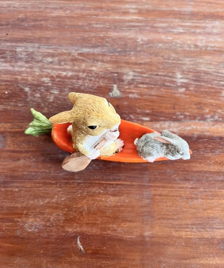【うさぎタウンの仲間たち】　　ふねにのってゆらゆらうさぎ
