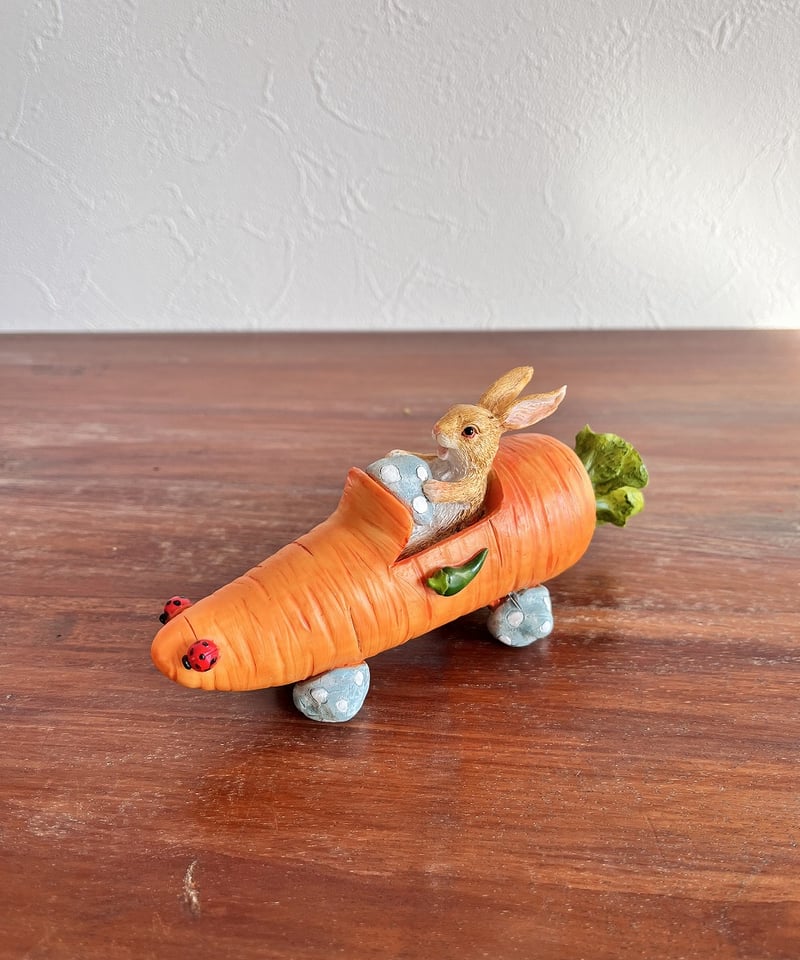 うさぎタウンの仲間たち】 ニンジンカーに乗るうさぎ | Little Gardener