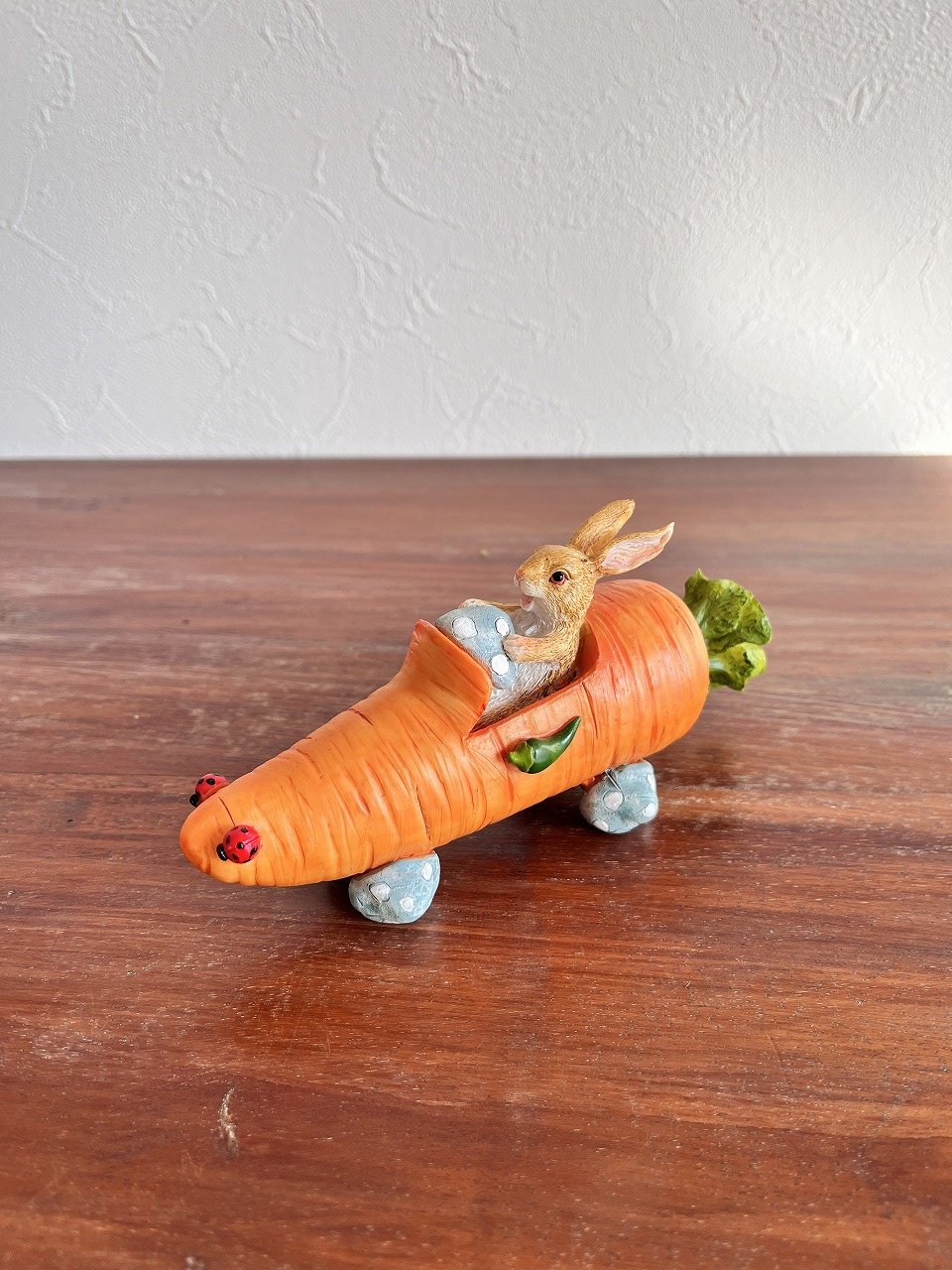 村上　ニンジンを持った顔の小さい変なウサギw Amazon.co.jp: [Hushan] ニンジンを持つ ウサギ ぬいぐるみ 非公式