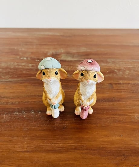 【うさぎタウンの仲間たち】　　きのこのお帽子うさぎ