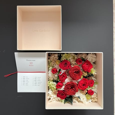 ●Dozen rose  /  ダズンローズ　　12本のバラの花 　（赤 / ボックスアレンジ）