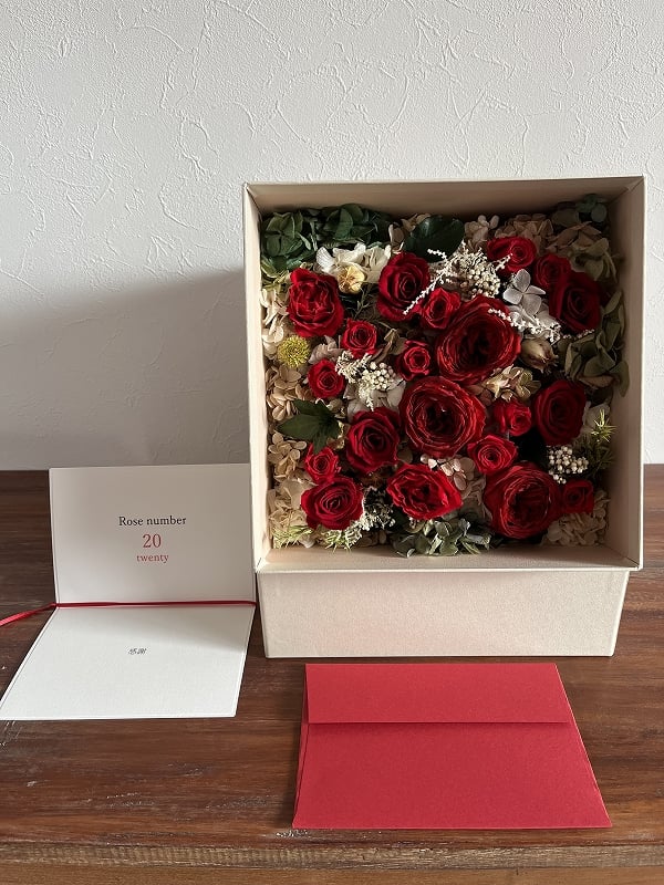 ○Rose number / ローズナンバー ボックスアレンジメントL（赤 /20本
