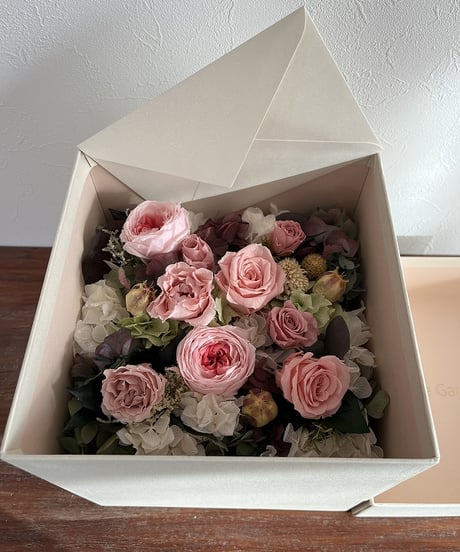●Rose number / ローズナンバー　ボックスアレンジメントМ（ピンク / ～19本）