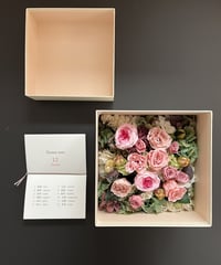 ●Dozen rose  /  ダズンローズ　　12本のバラの花 　（ピンク /ボックスアレンジ ）