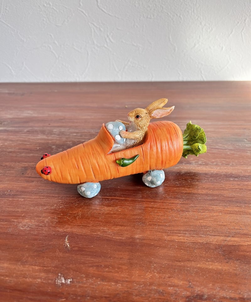うさぎタウンの仲間たち】 ニンジンカーに乗るうさぎ | Little Gardener