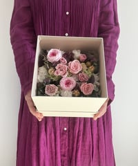 ●Rose number / ローズナンバー　ボックスアレンジメントМ（ピンク / ～19本）
