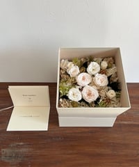 ●Rose number / ローズナンバー　ボックスアレンジメントМ（白 / ～19本）