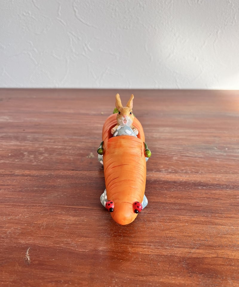 うさぎタウンの仲間たち】 ニンジンカーに乗るうさぎ | Little Gardener