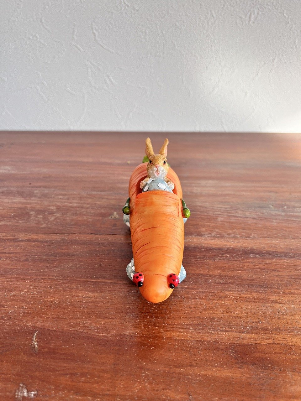 うさぎタウンの仲間たち】 ニンジンカーに乗るうさぎ | Little Gardener