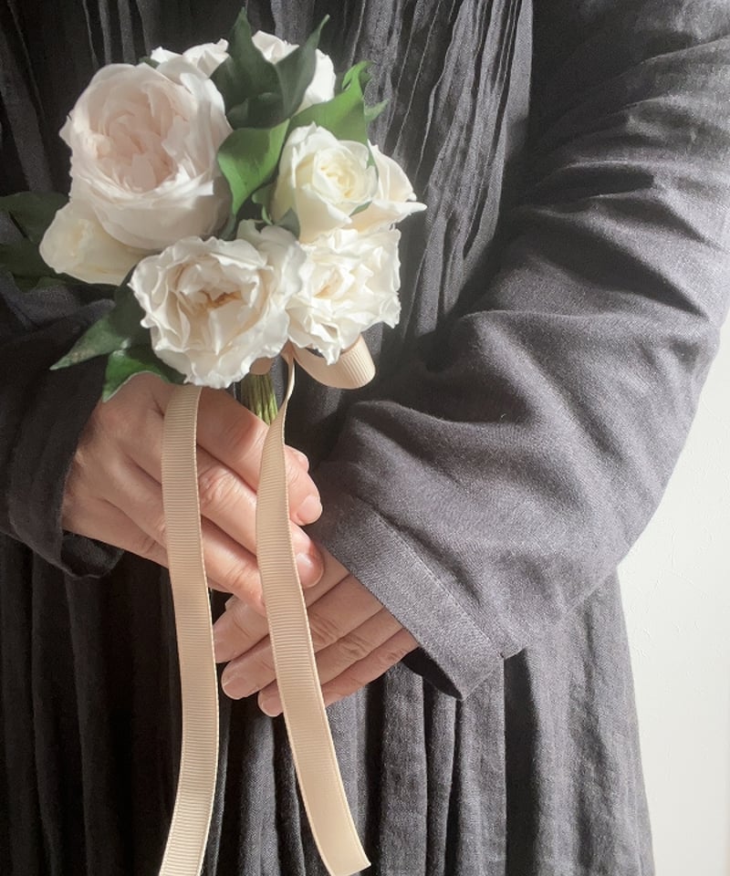 ○Dozen rose / ダズンローズ 12本のバラの花 （ 白/ ブーケタイプ）