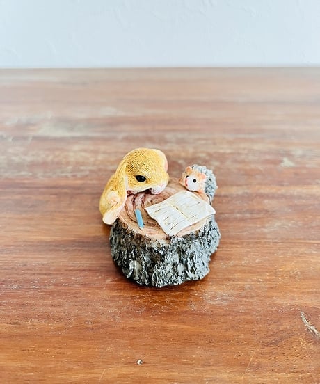 【うさぎタウンの仲間たち】　　ハリネズミさんと仲良し