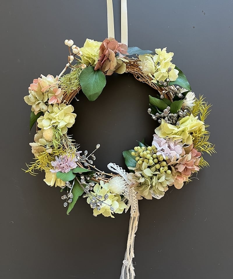 冬の暮らしを彩る 山帰来とペッパーベリー ベルギーナッツのリース ドライフラワー 冬の暮らしを彩る 山帰来とペッパーベリー ベルギーナッツの