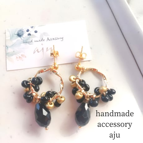 ブラックリングデザインピアス