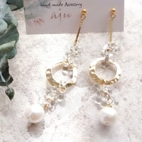 控えめパールの上品揺れピアス