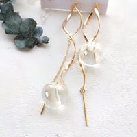 オーロラクリスタルの大ぶり揺れピアス