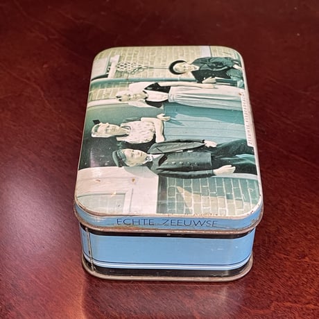 Vintage tin ECHTE ZEEUWSE ROOMBOTER BABBLAARS オランダの古いキャンディの空缶 蓋付きの小さな缶