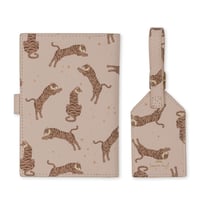 KONGESSLOEJD - VOYAGE TRAVEL SET  |  Tiger Sand