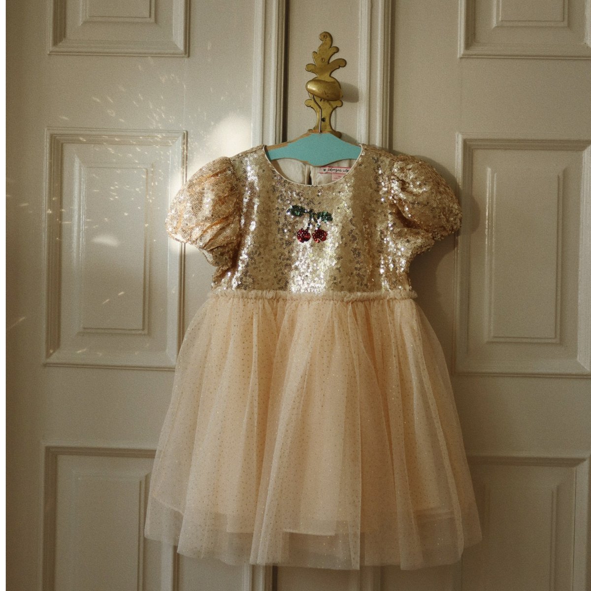 konges sloejd スパンコール　ドレス KONGESSLOEJD - STARLA PUFF SLEEVE DRESS | GOLD