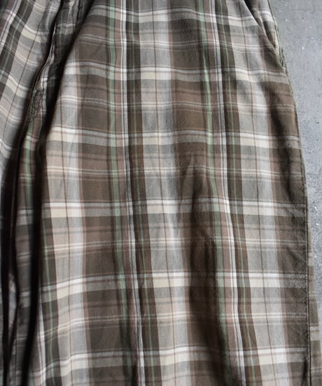 Used Arizona Jean Company Plaid Shorts 03-173