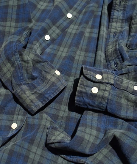 Used GAP Long Sleeve Plaid Shirt 05-040