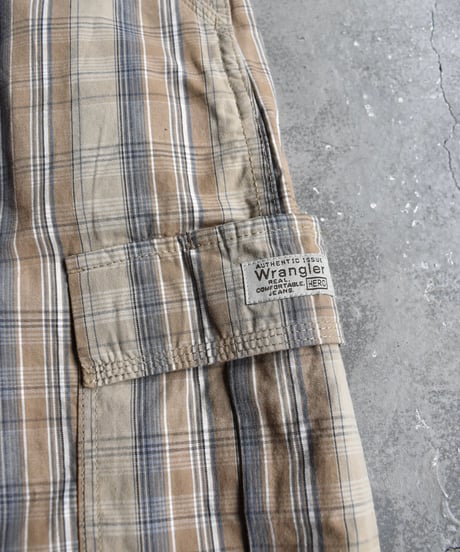 Used Wrangler Plaid Cargo Shorts 03-174