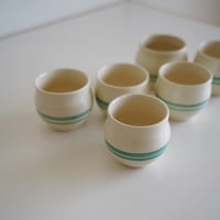 丸カップ緑ライン／小谷田潤
