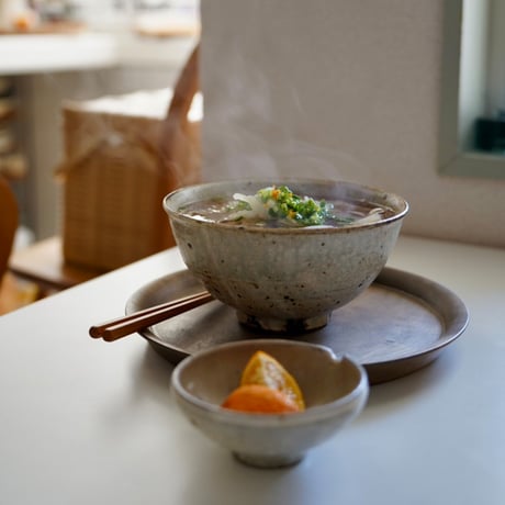 粉引灰釉　丼/竹本ゆき子