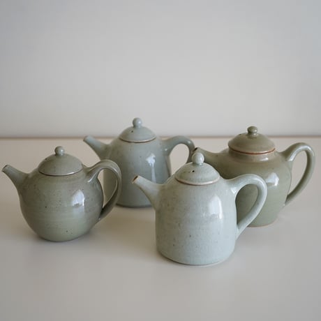 今井律湖　人ポット　人形　ブラック　新品 作家さんの器と暮らしにまつわる道具のお店｜イロドリ