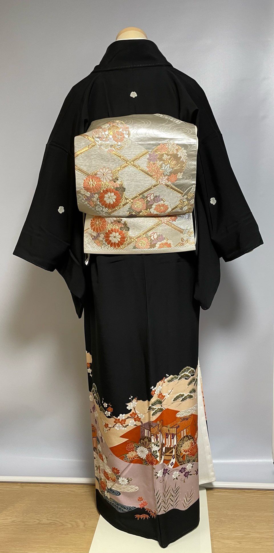 ［5465】［4341］色留袖 美品 人物御所車花 落款有 一つ紋 五三桐 正絹 4341］色留袖 美品 人物御所車花 落款有 一つ紋 五三桐 正絹 着物 袷