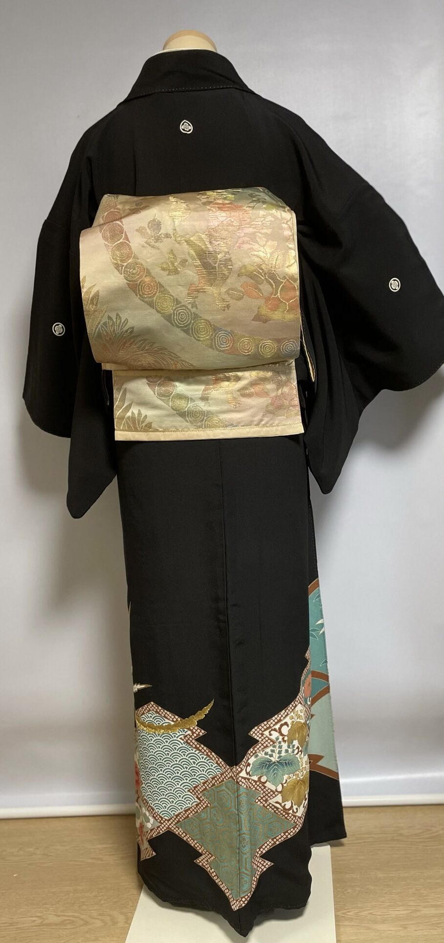 アンティーク着物　黒留袖 508aa1◇アンティーク着物 黒留袖 錦鶏 刺繍 牡丹 竹 菊 レトロ