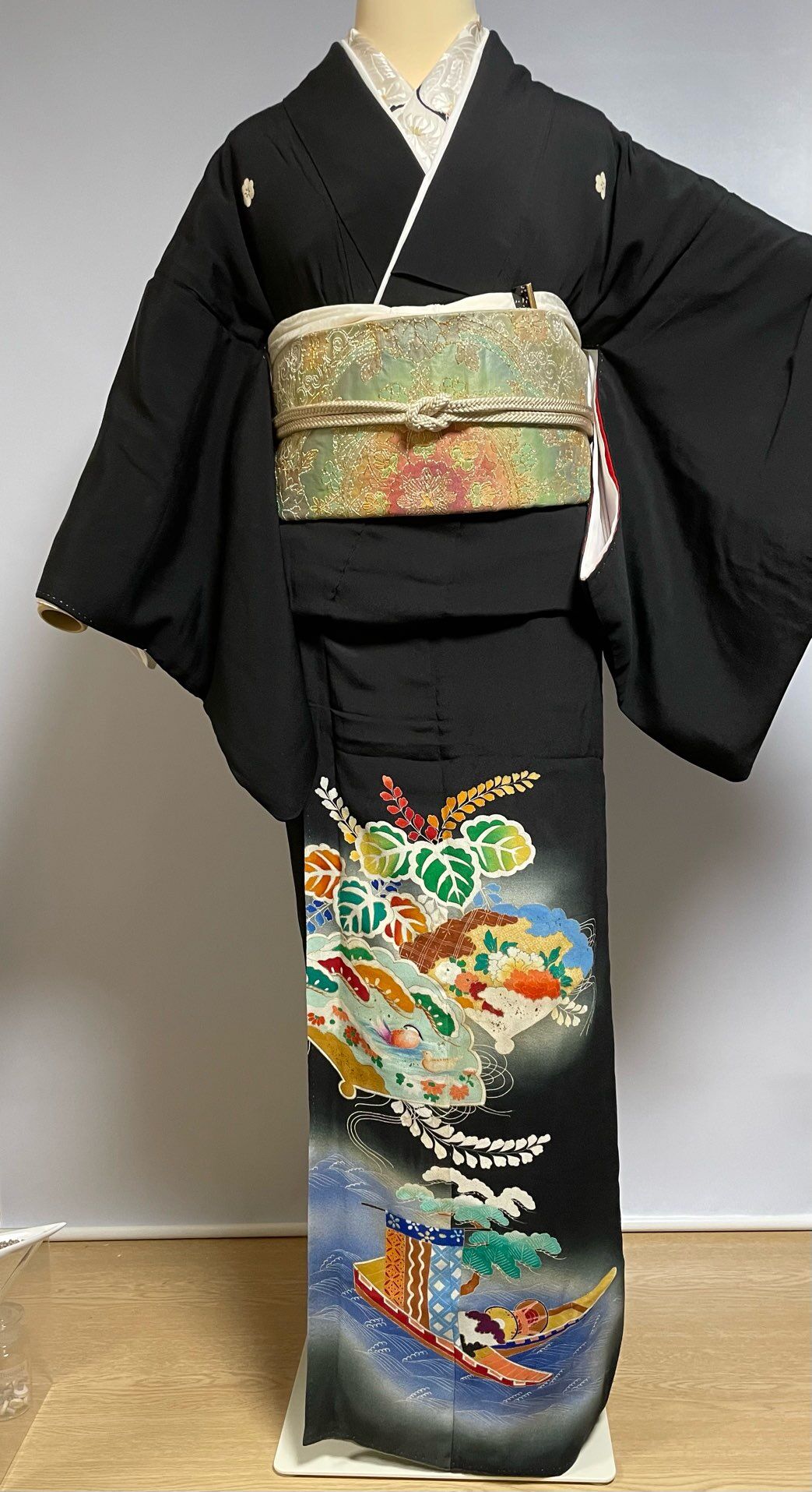 アンティーク 留め袖 波に猪牙舟文 （ALEXIA STAM Ashley Banana Leaf  