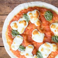 パリサク食感のローマピザ！冷凍クリスピーピザ【マルゲリータ】