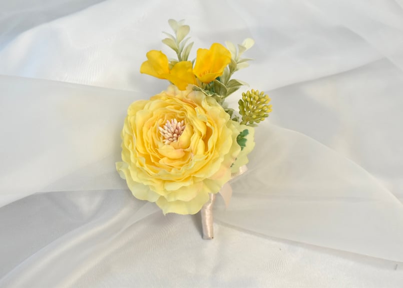 ブーケとブートニア ラナンキュラス 黄色 | Dar flores