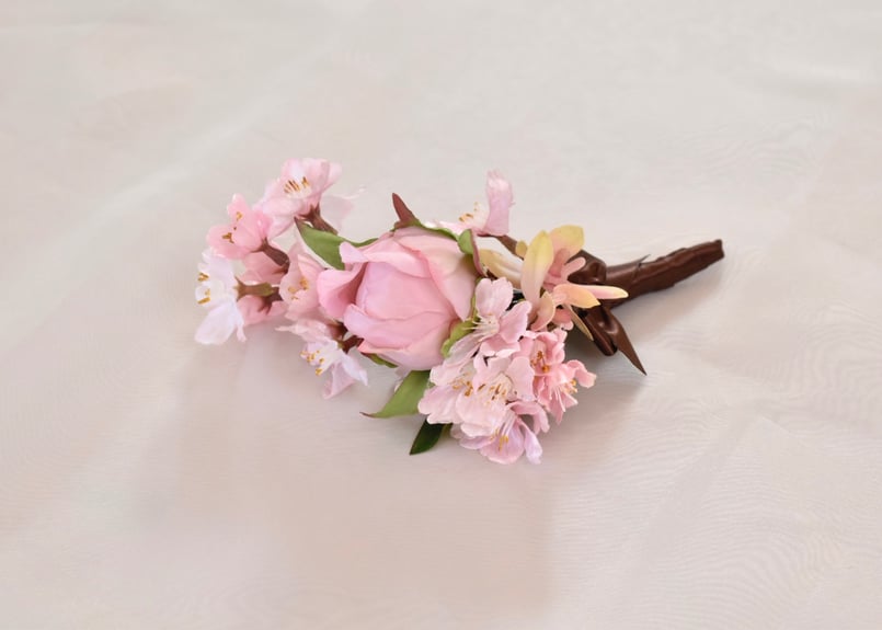 クラッチブーケとブートニア 桜 | Dar flores