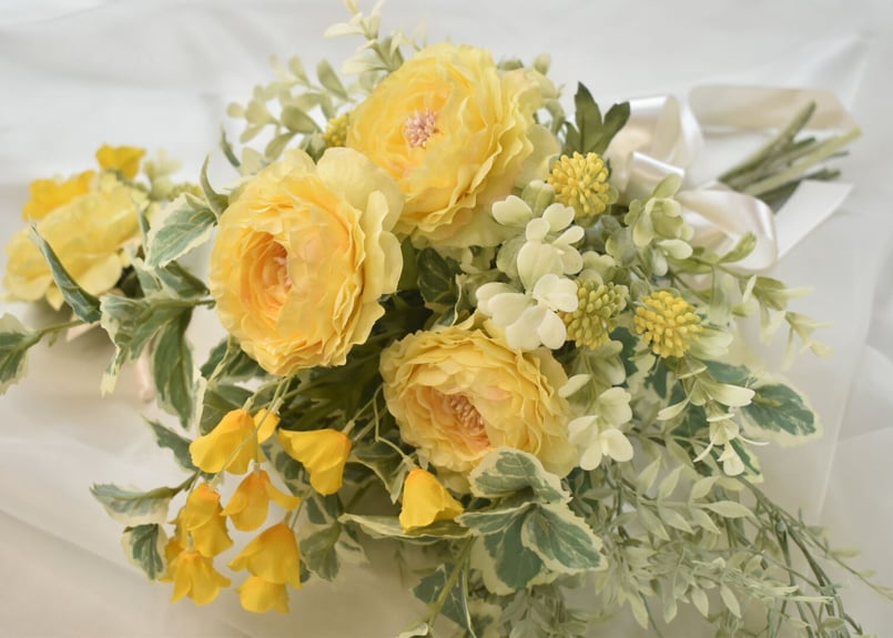 ブーケとブートニア ラナンキュラス 黄色 | Dar flores