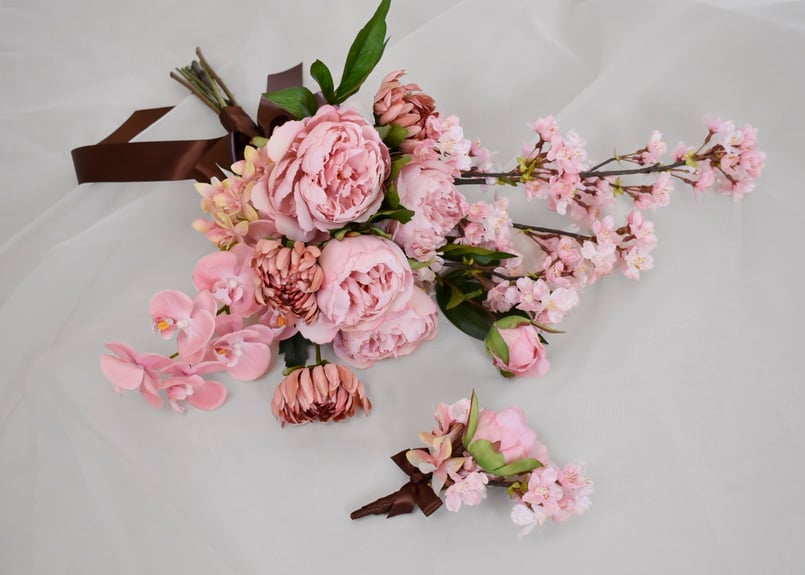 クラッチブーケとブートニア 桜 | Dar flores