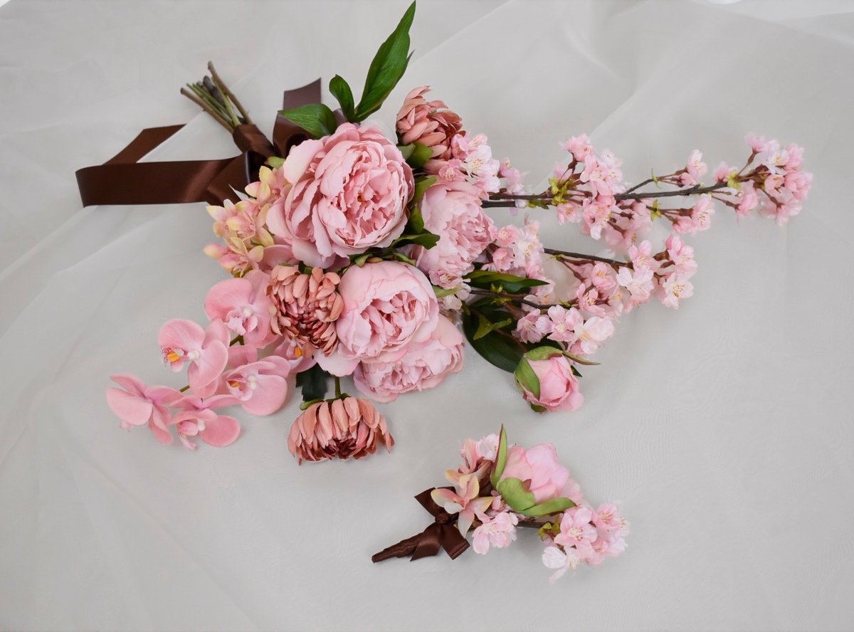 クラッチブーケとブートニア 桜 | Dar flores