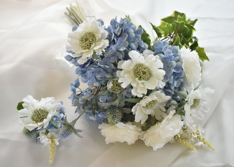 ブーケとブートニア ラナンキュラス 白 | Dar flores