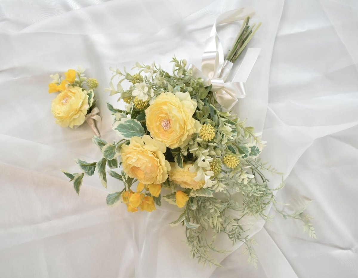 ブーケ・ブートニア Luri ブーケとブートニア ラナンキュラス 黄色 | Dar flores