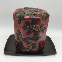 八角重箱(21 ×21× 25)　椿　赤・金粉　三段　受皿付