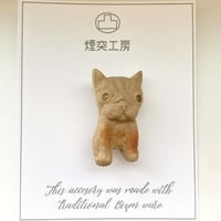 煙突工房　犬のブローチ
