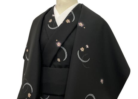 受注生産　洗える着物の仕立て付き ポリエステル 黒地に雪輪取りと小花柄 バチ衿単衣仕立て 反物・仕立て代込み 単衣ハイテク仕立て オーダーサイズ
