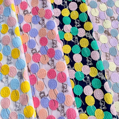 【美品】ViaFaburrica ヴィアファブリカ　クリーム色の花刺繍コート 美品】ViaFaburrica ヴィアファブリカ クリーム色の花刺繍コート