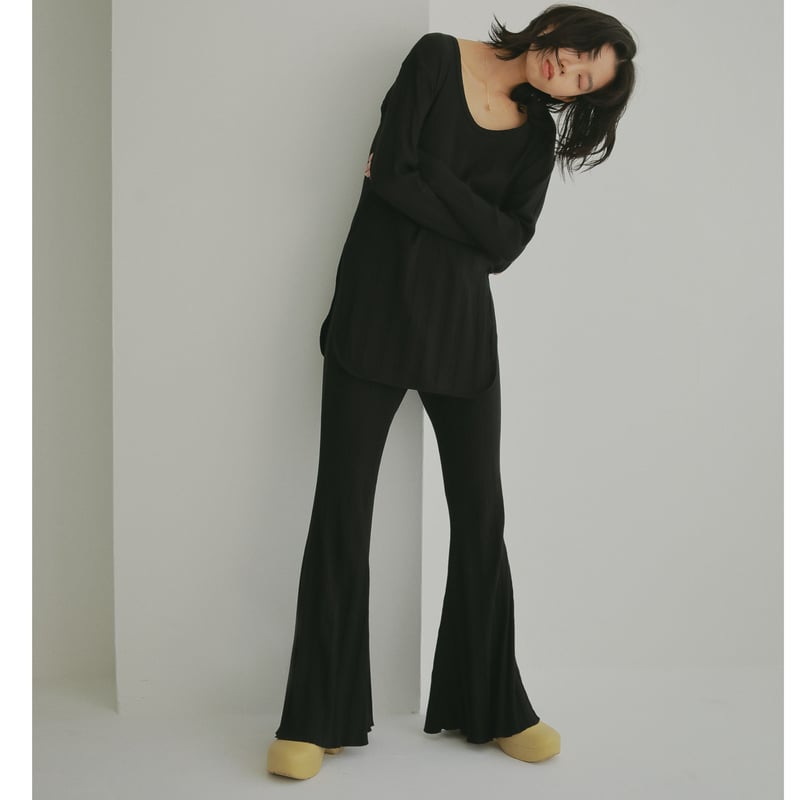 NO.32 RANDOM RIBS BELL PANTS | MUUET