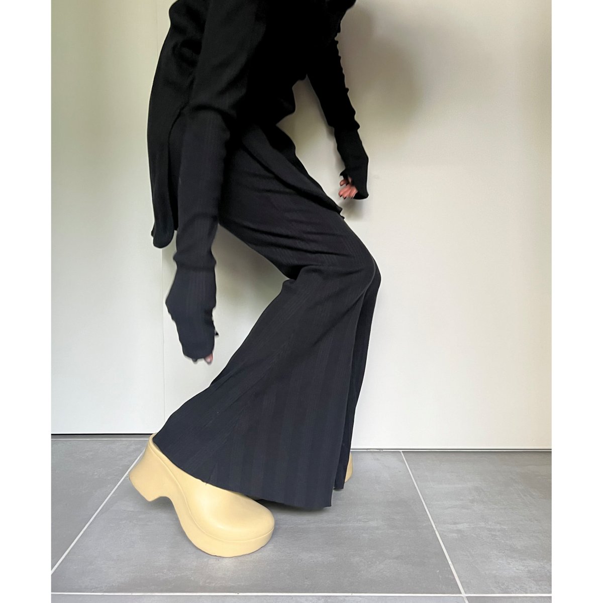 NO.32 RANDOM RIBS BELL PANTS | MUUET 