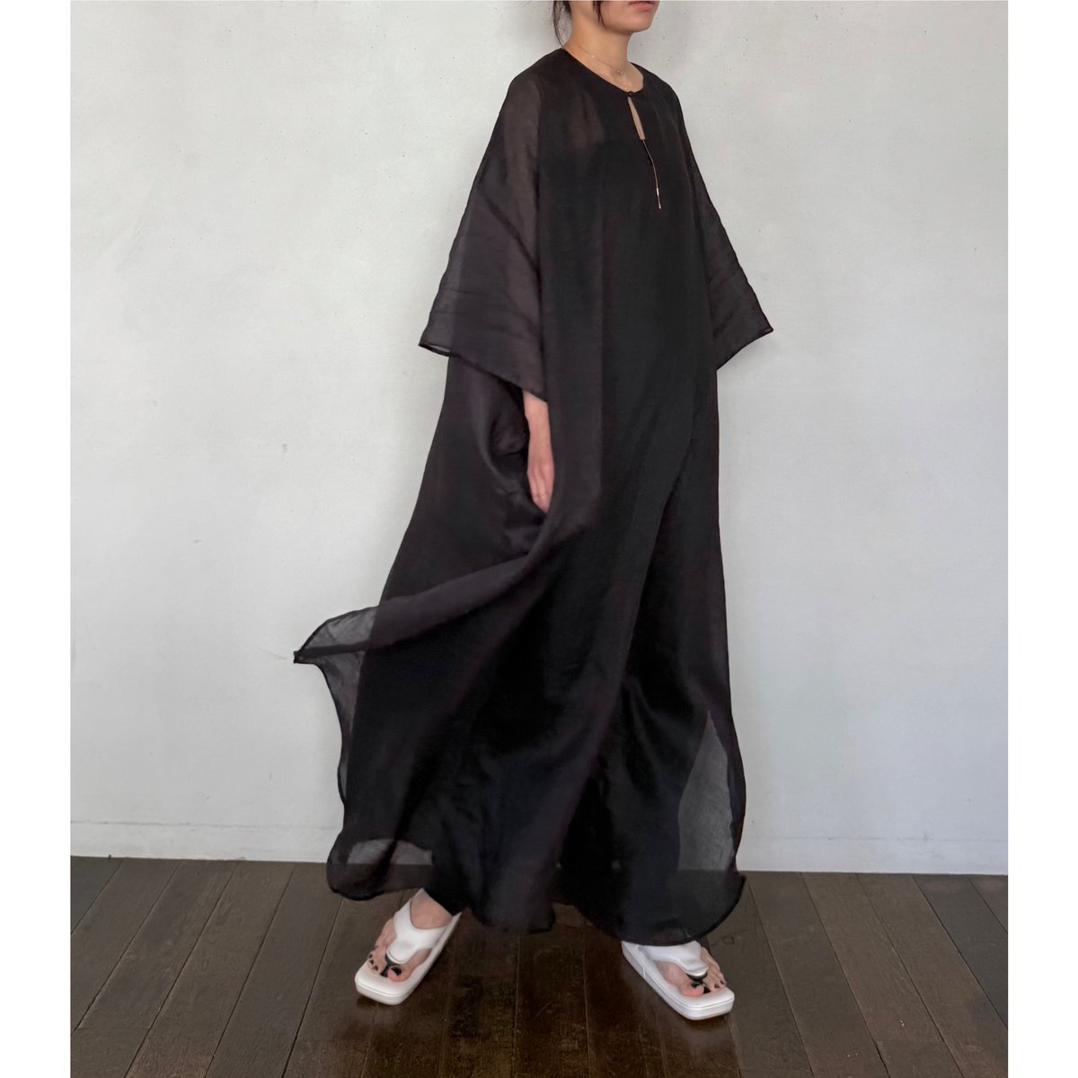 シンゾーン ヘムフリルシャツドレス ワンピース 半袖 マキシ 黒 22SS 近代 40代の甘め黒ワンピース】シンゾーンのヘムフリルシャツドレス