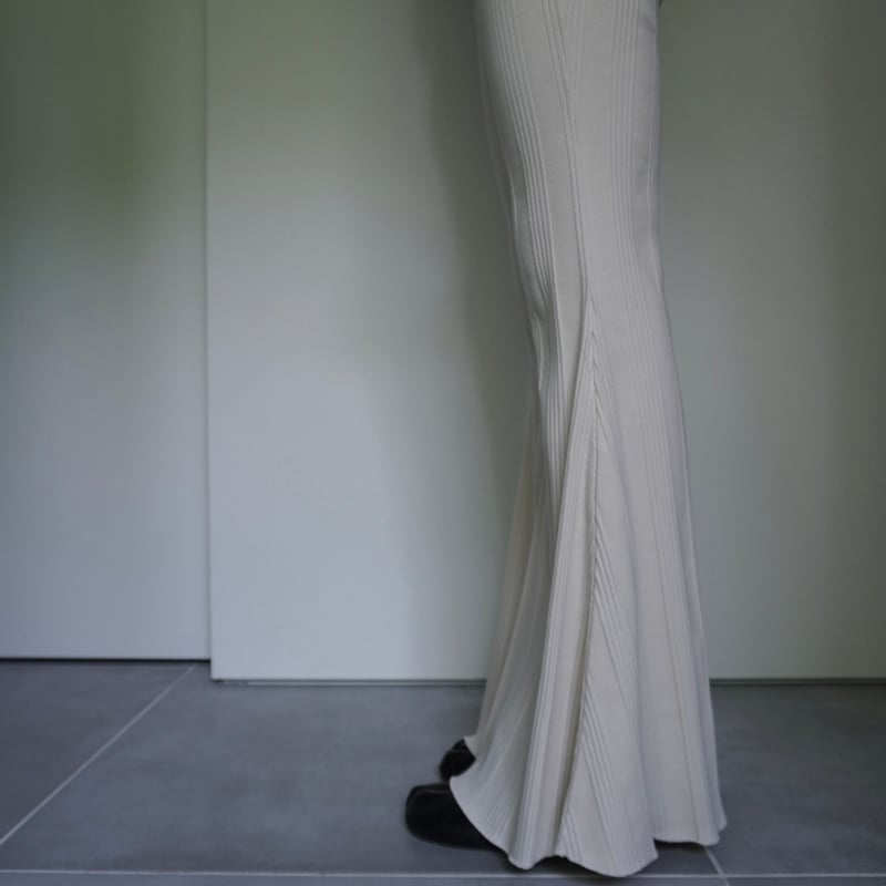 NO.32 RANDOM RIBS BELL PANTS | MUUET
