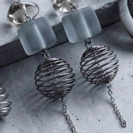 square ✖️ wire ball